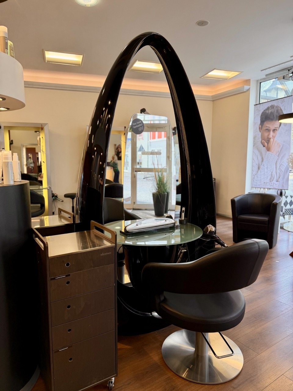 Salon Kopfsache – Design-Stuhl